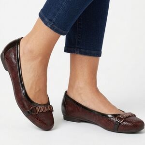 Comfortiva Leather Shoes Size 10 Brown